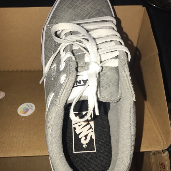 New in the box Vans - Picture 5 of 6